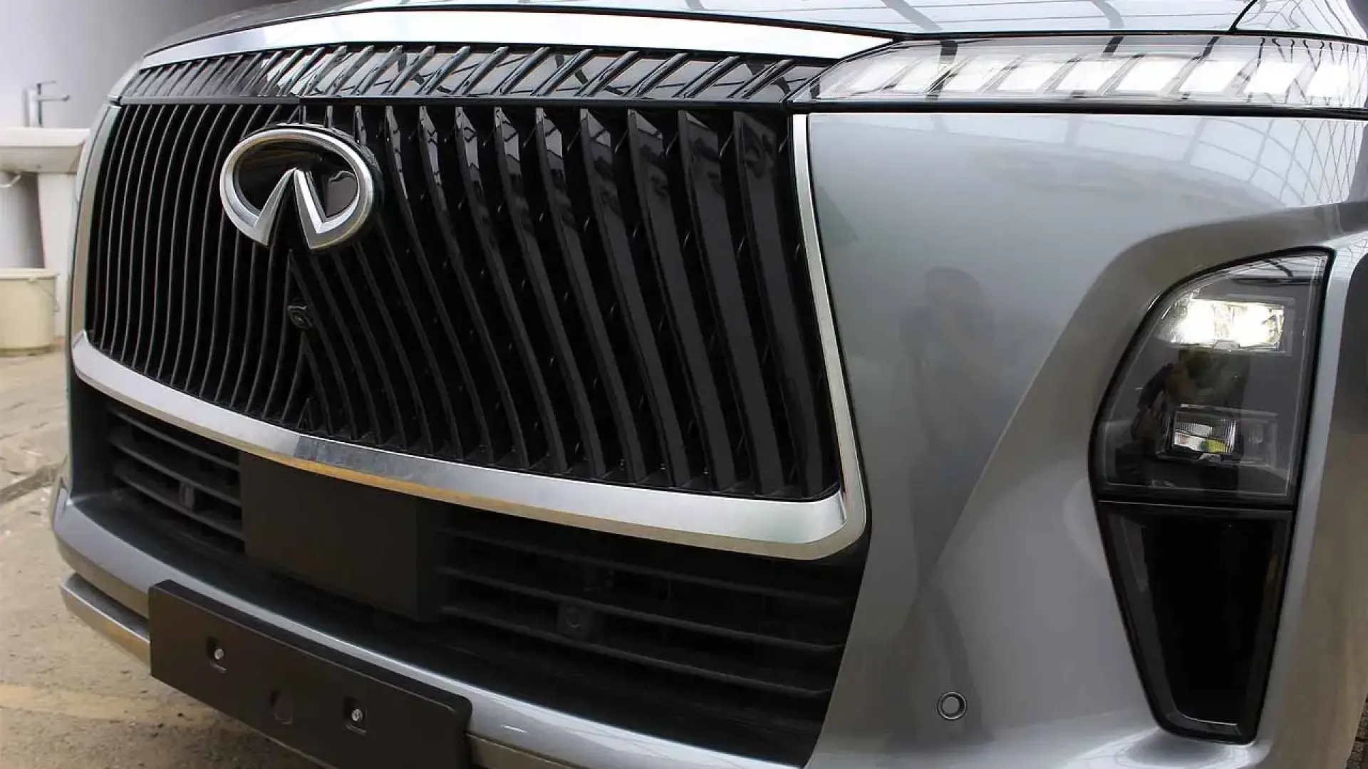 انفنتي QX80 سنسوري ٢٠٢٥