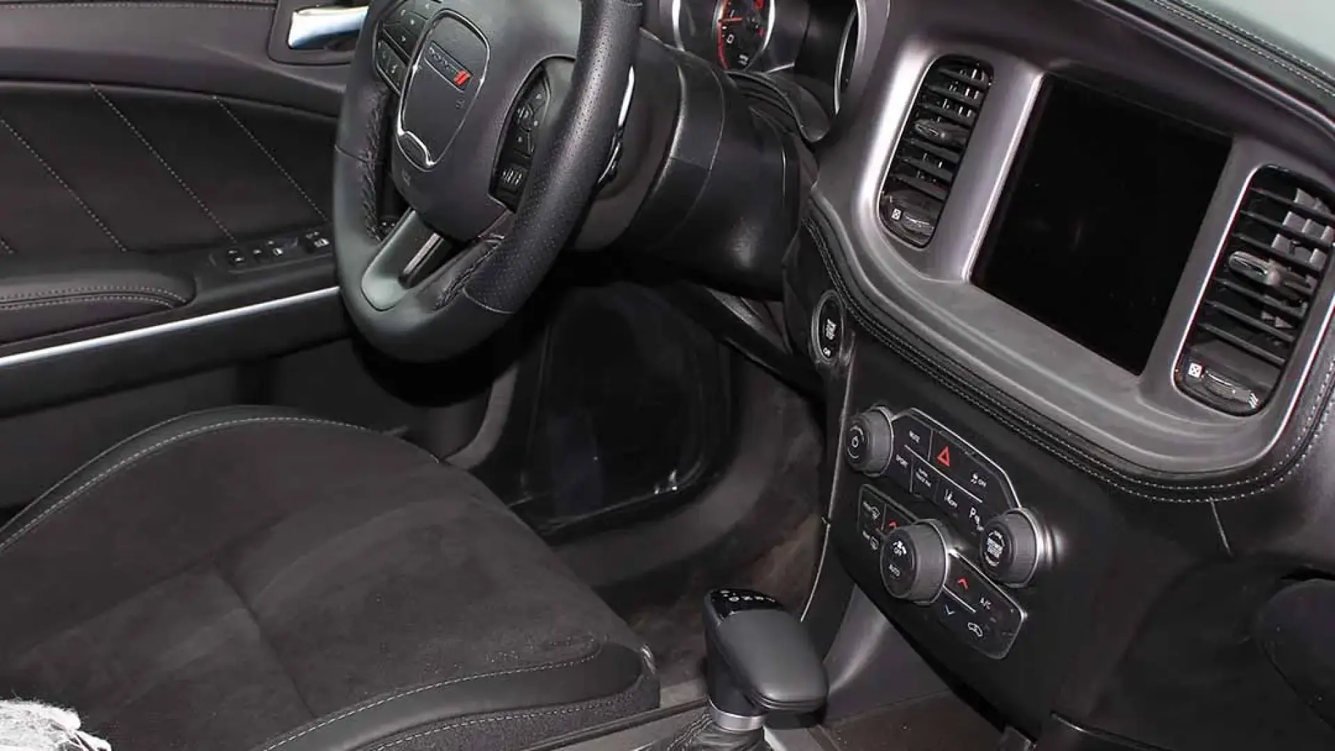 دودج تشارجر 2023