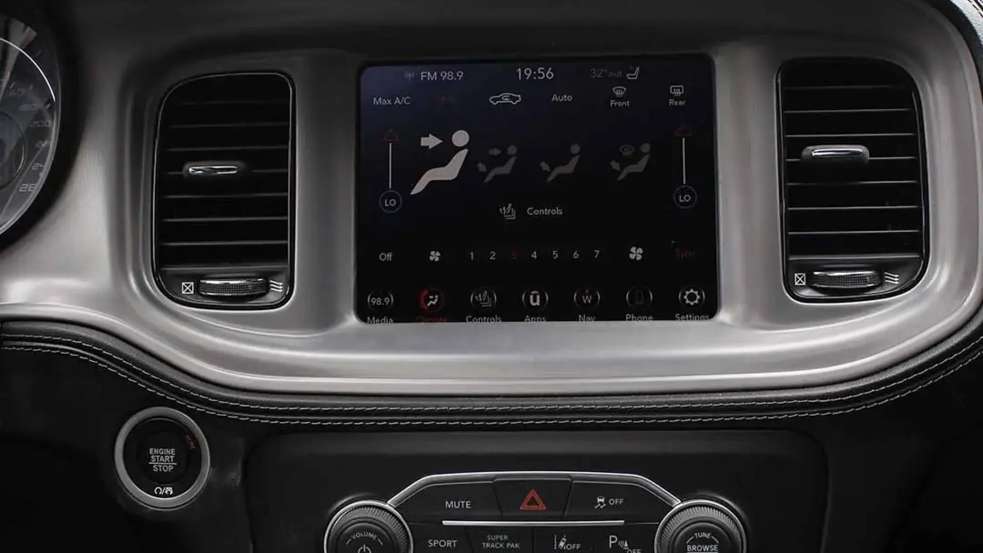 دودج تشارجر 2023