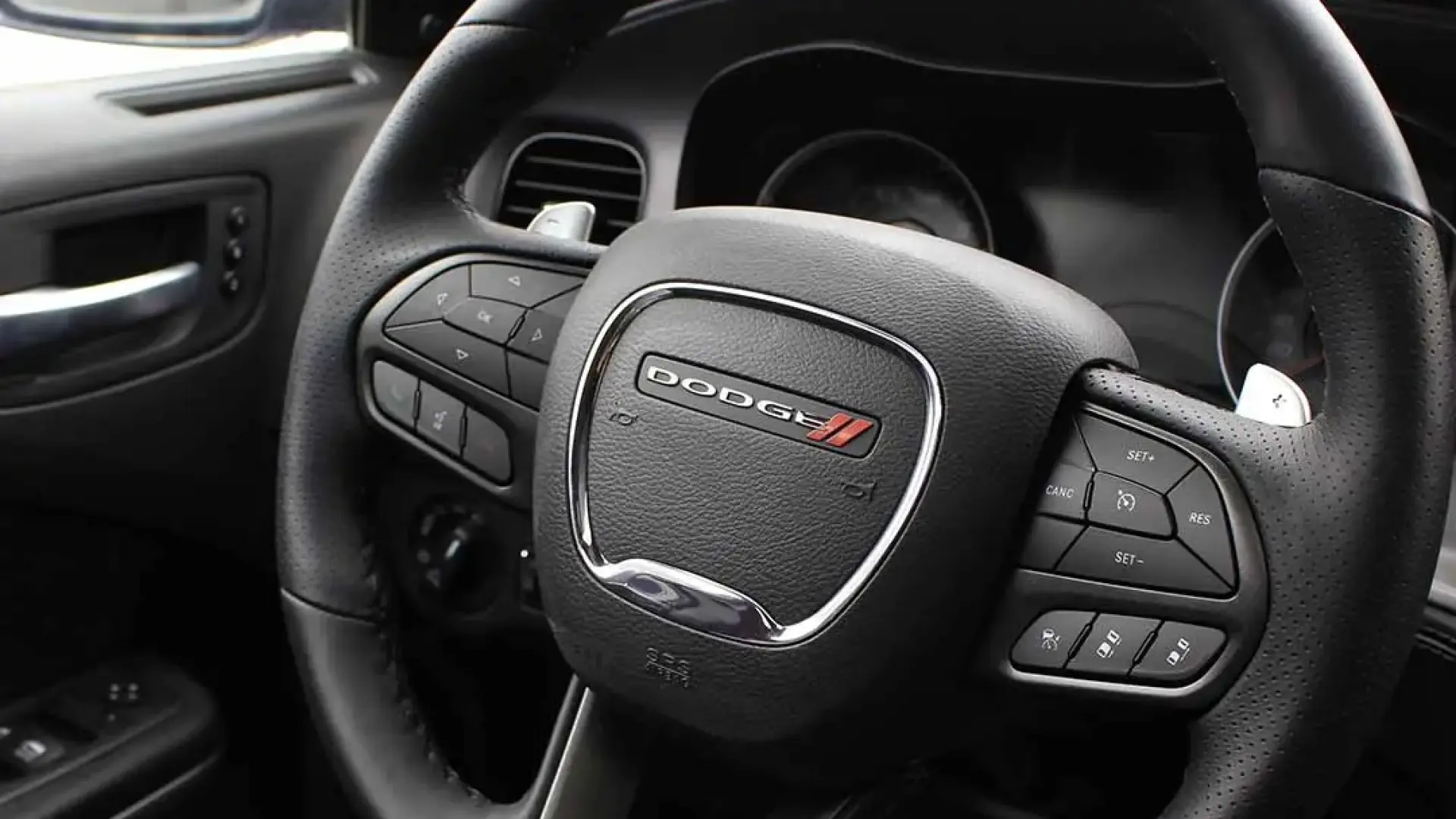 دودج تشارجر 2023