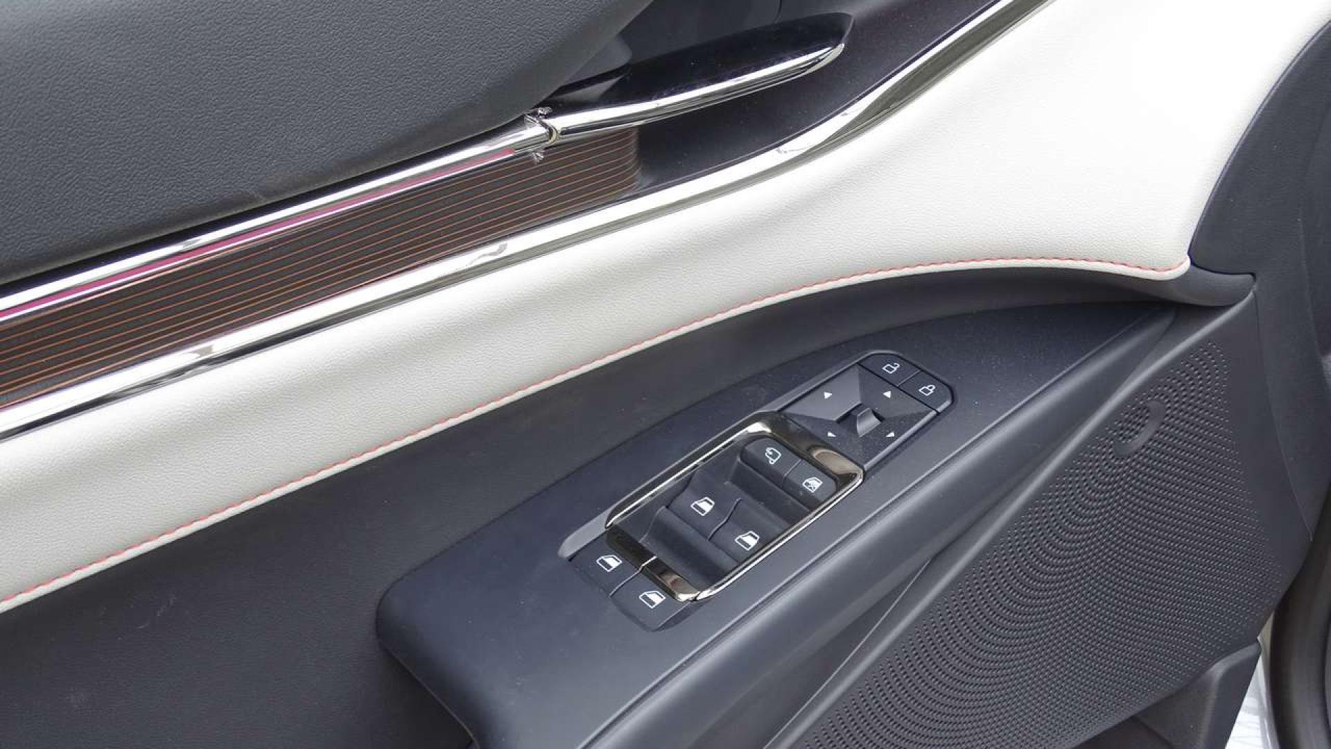 فورد تورس تيتانيوم