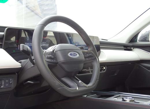 فورد تورس تيتانيوم