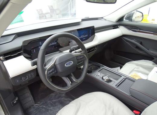 فورد تورس تيتانيوم