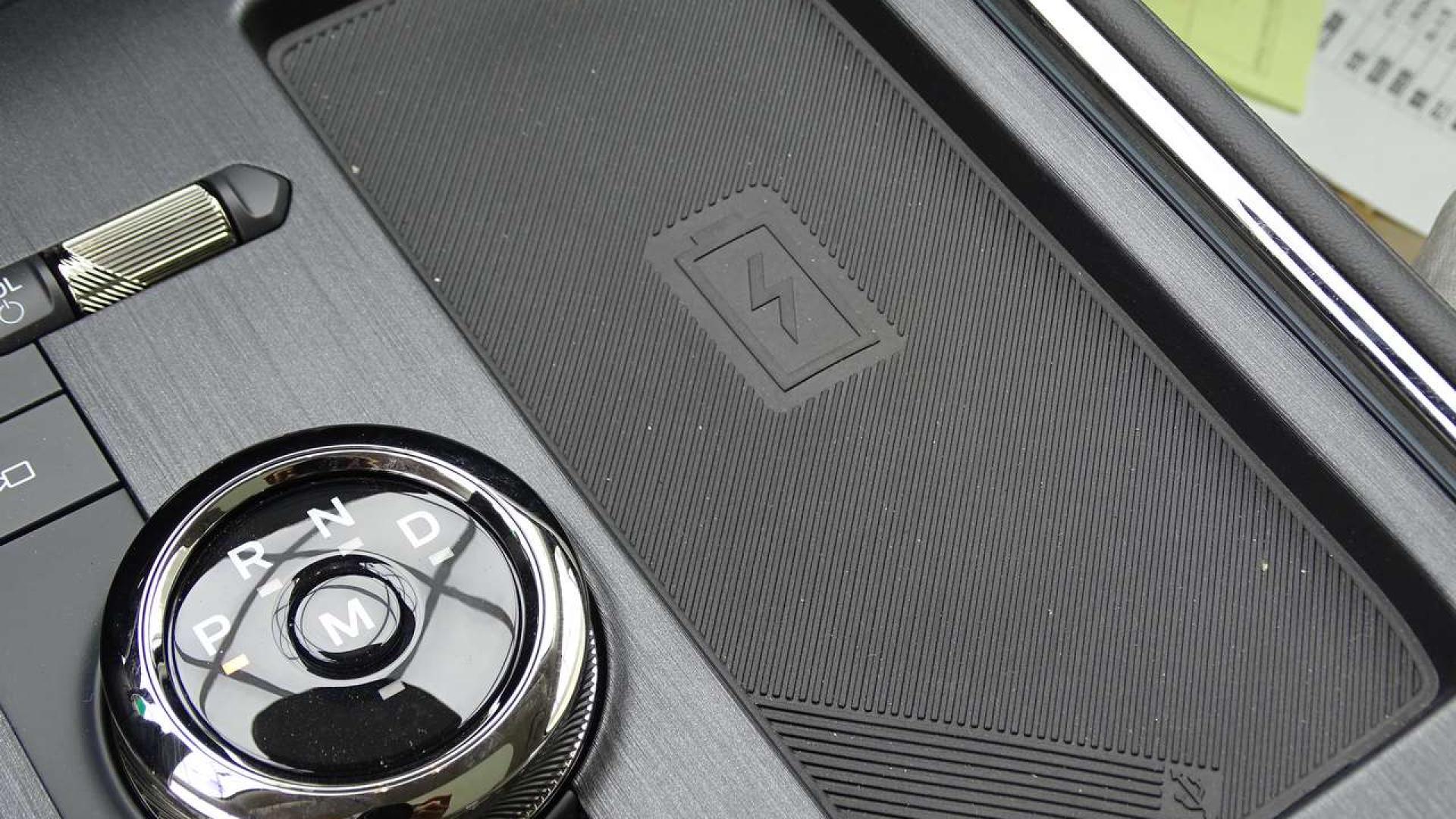 فورد تورس تيتانيوم