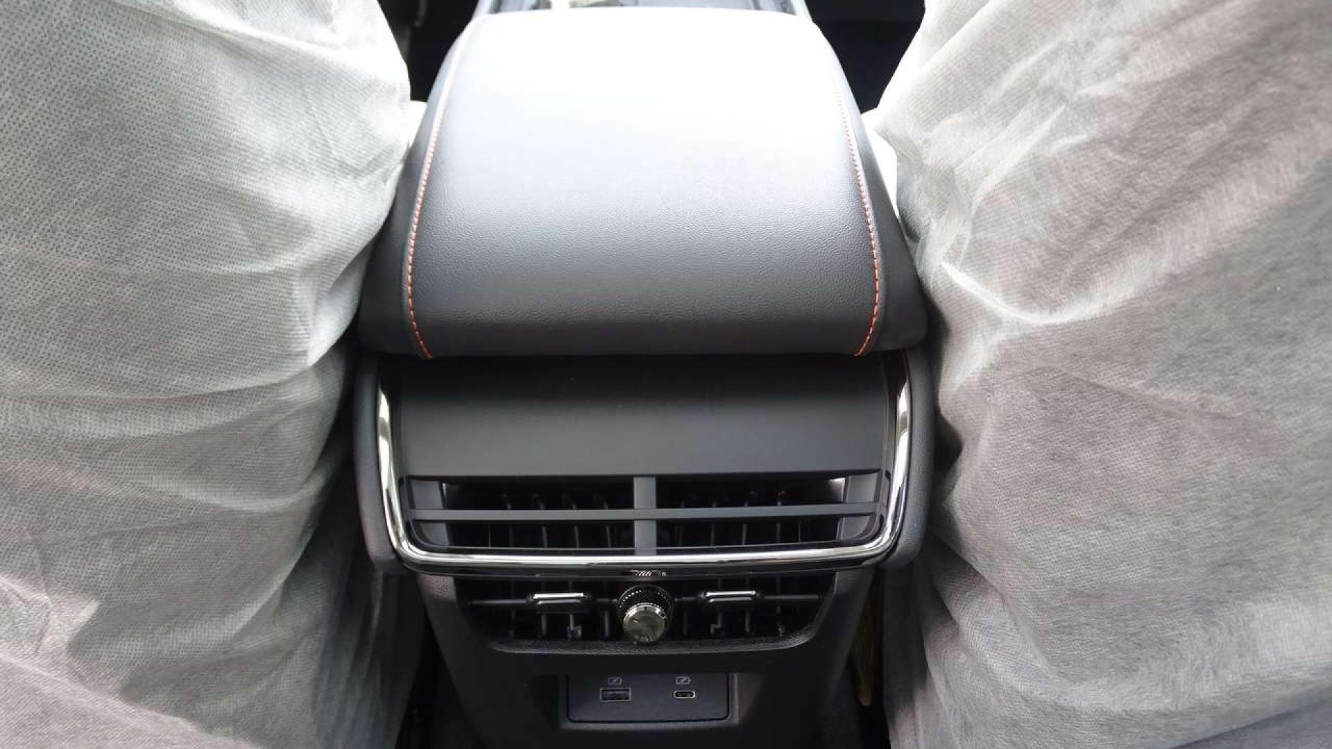 فورد تورس تيتانيوم