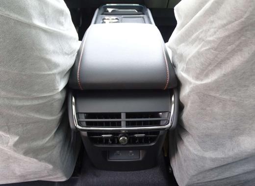 فورد تورس تيتانيوم