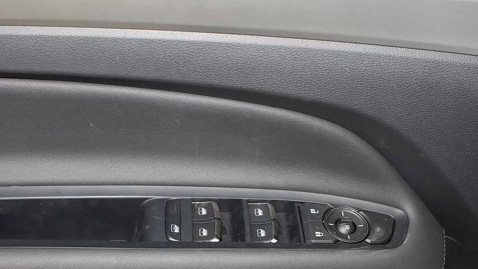 فورد تيرتوري امبيانتي 2025