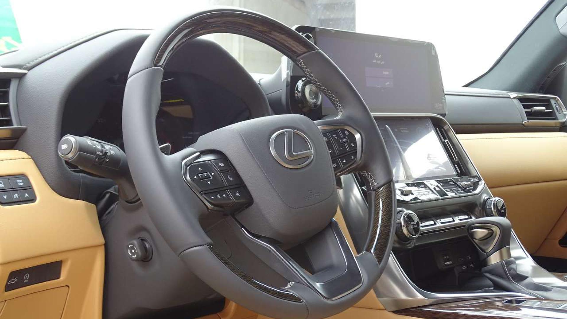 لكزس LX600 BB