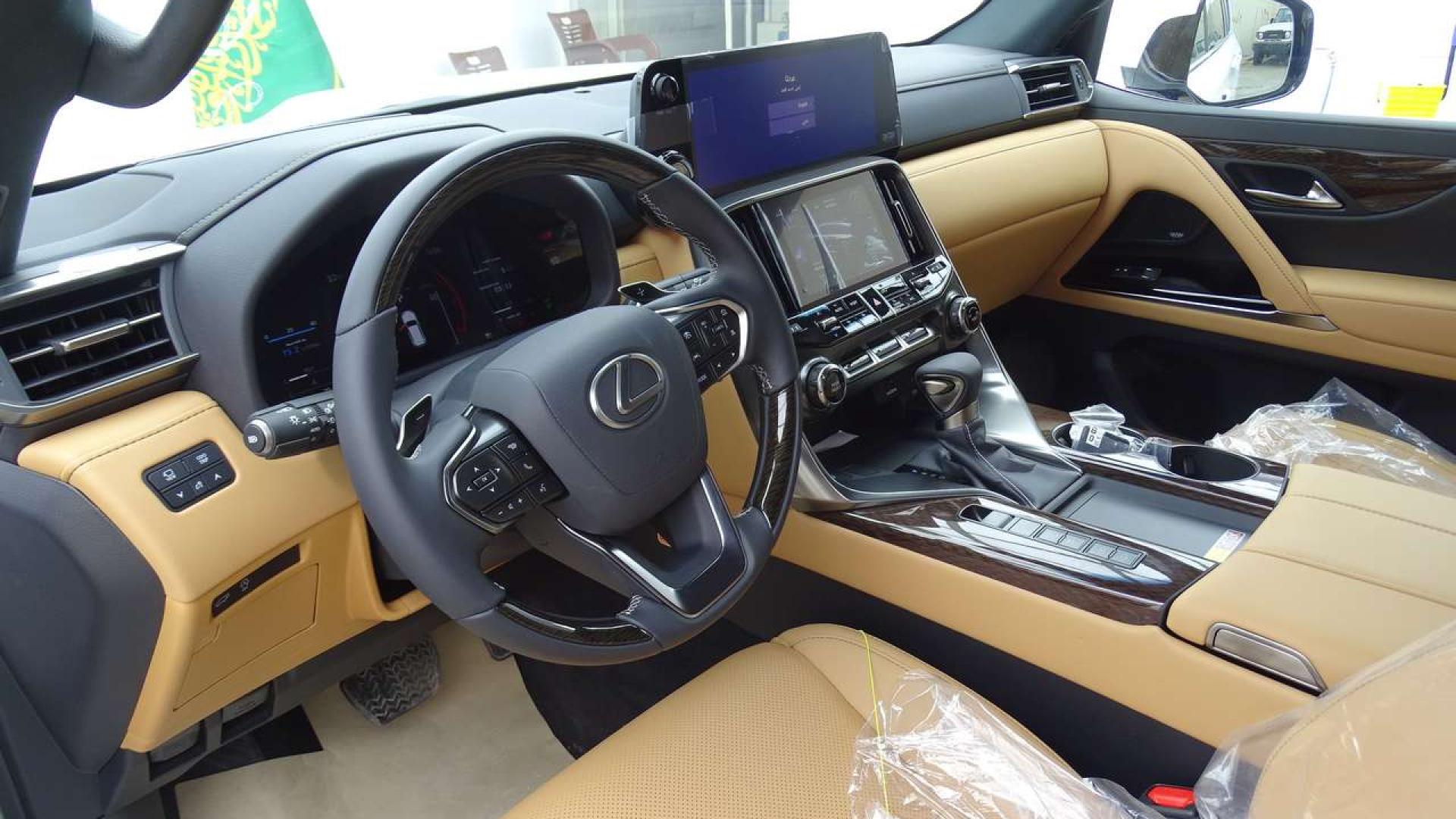 لكزس LX600 BB