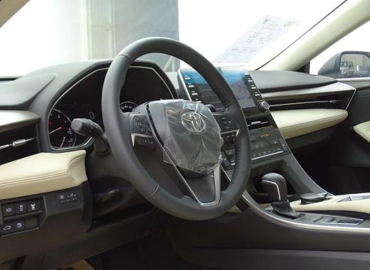 تويوتا افالون XLE خليجي