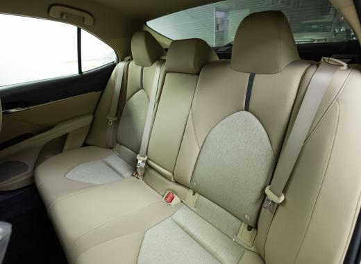 LE تويوتا كامري