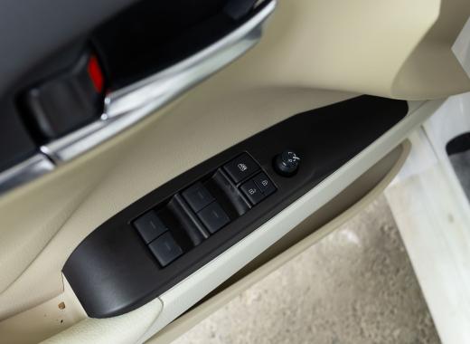 LE تويوتا كامري