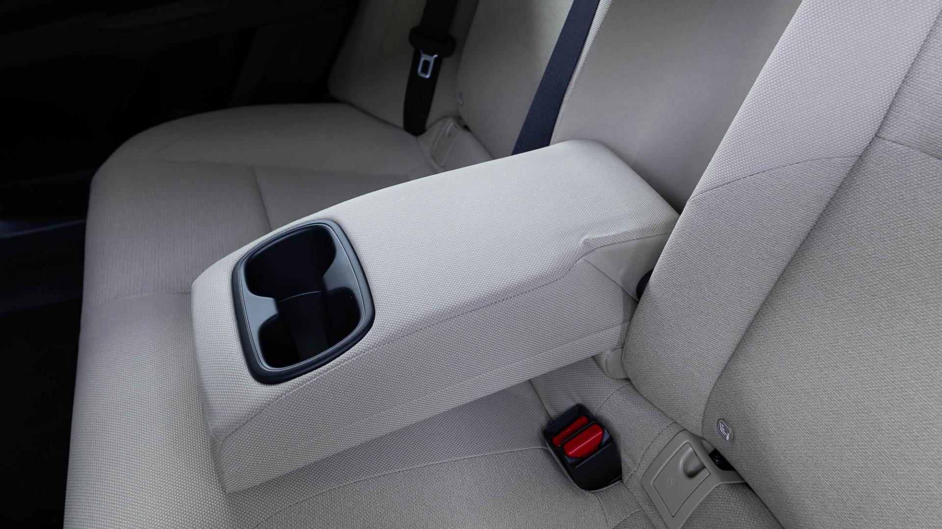 تويوتا كامري ستاندر 2025