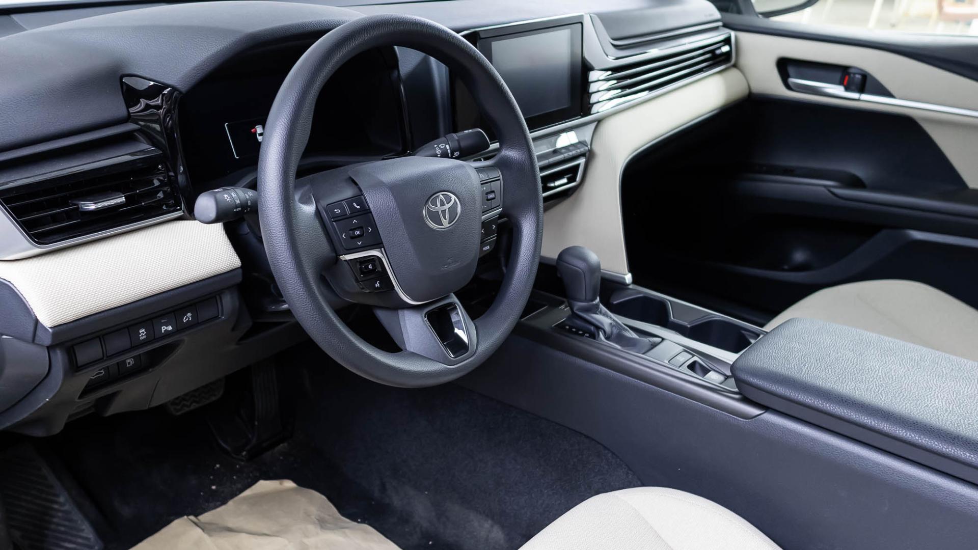 تويوتا كامري ستاندر 2025