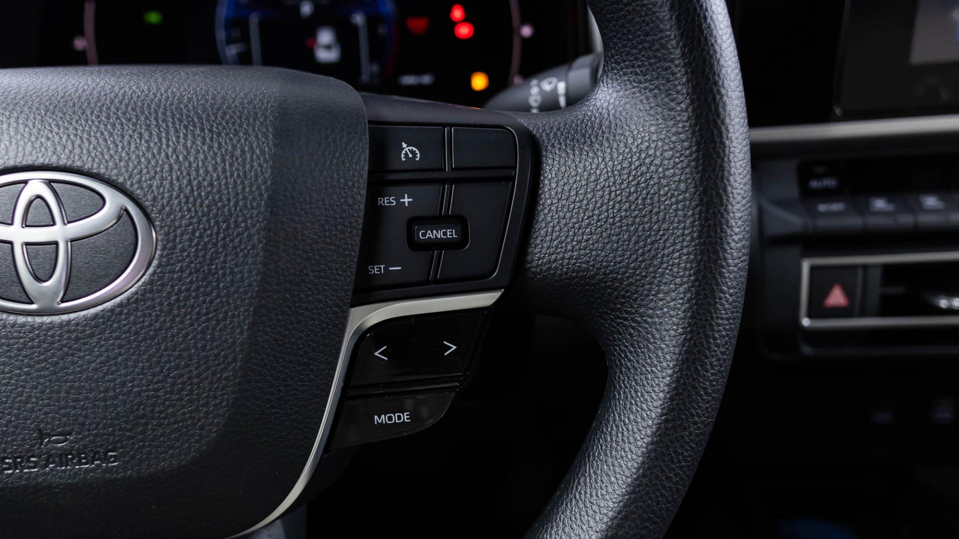 تويوتا كامري ستاندر 2025