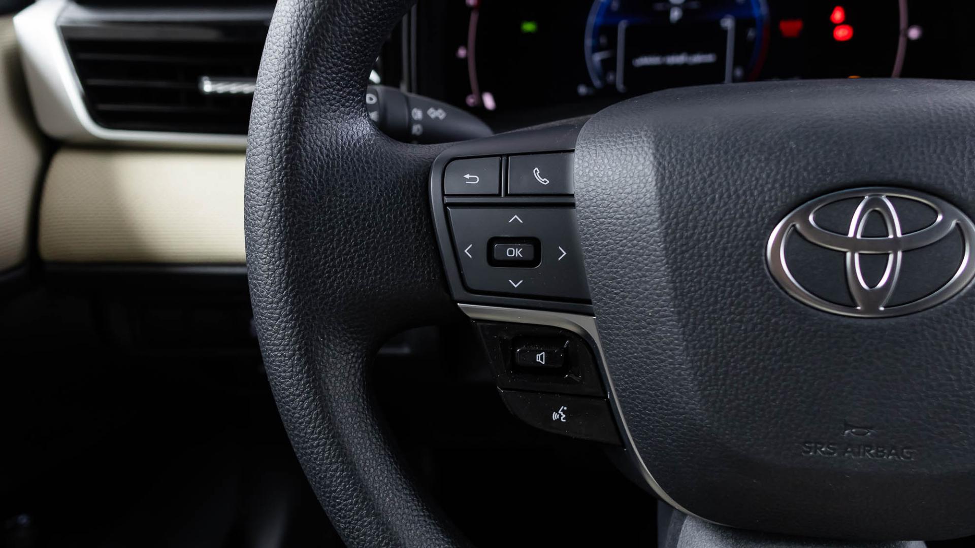 تويوتا كامري ستاندر 2025