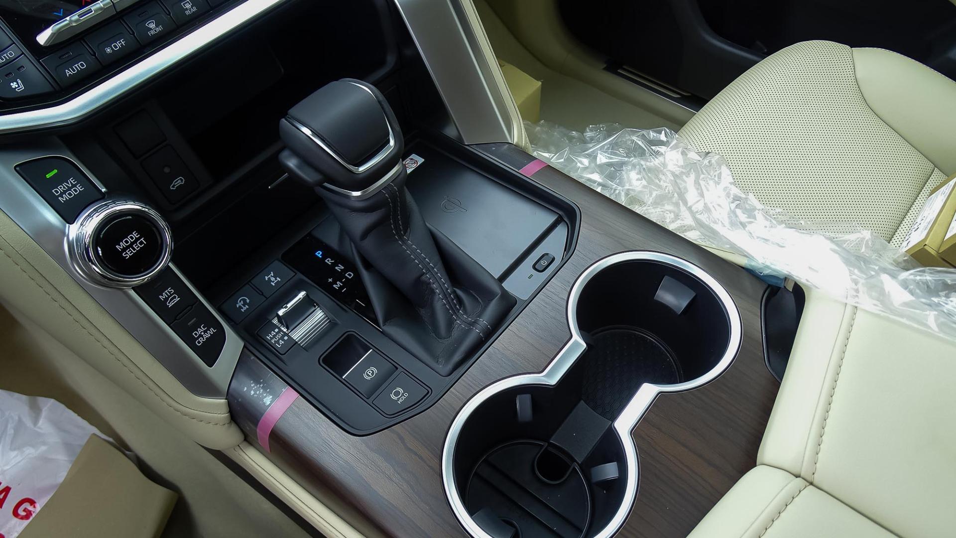 تويوتا لاندكروزر GXR L4 2026