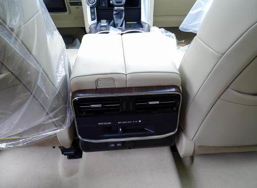 تويوتا لاندكروزر GXR L4 2026